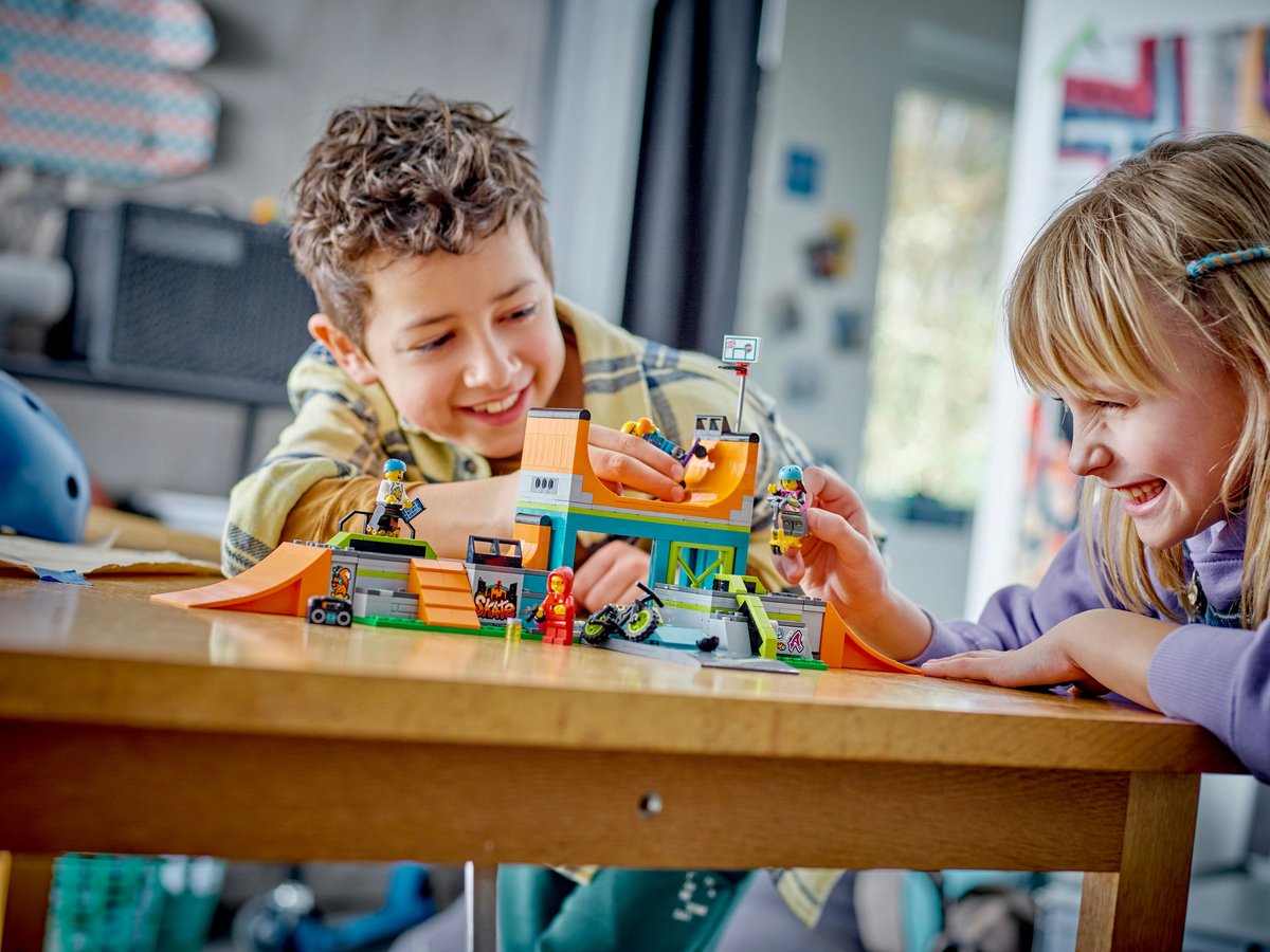 LEGO City Skatepark Set met Speelgoed Skateboard en Fiets - 60364
