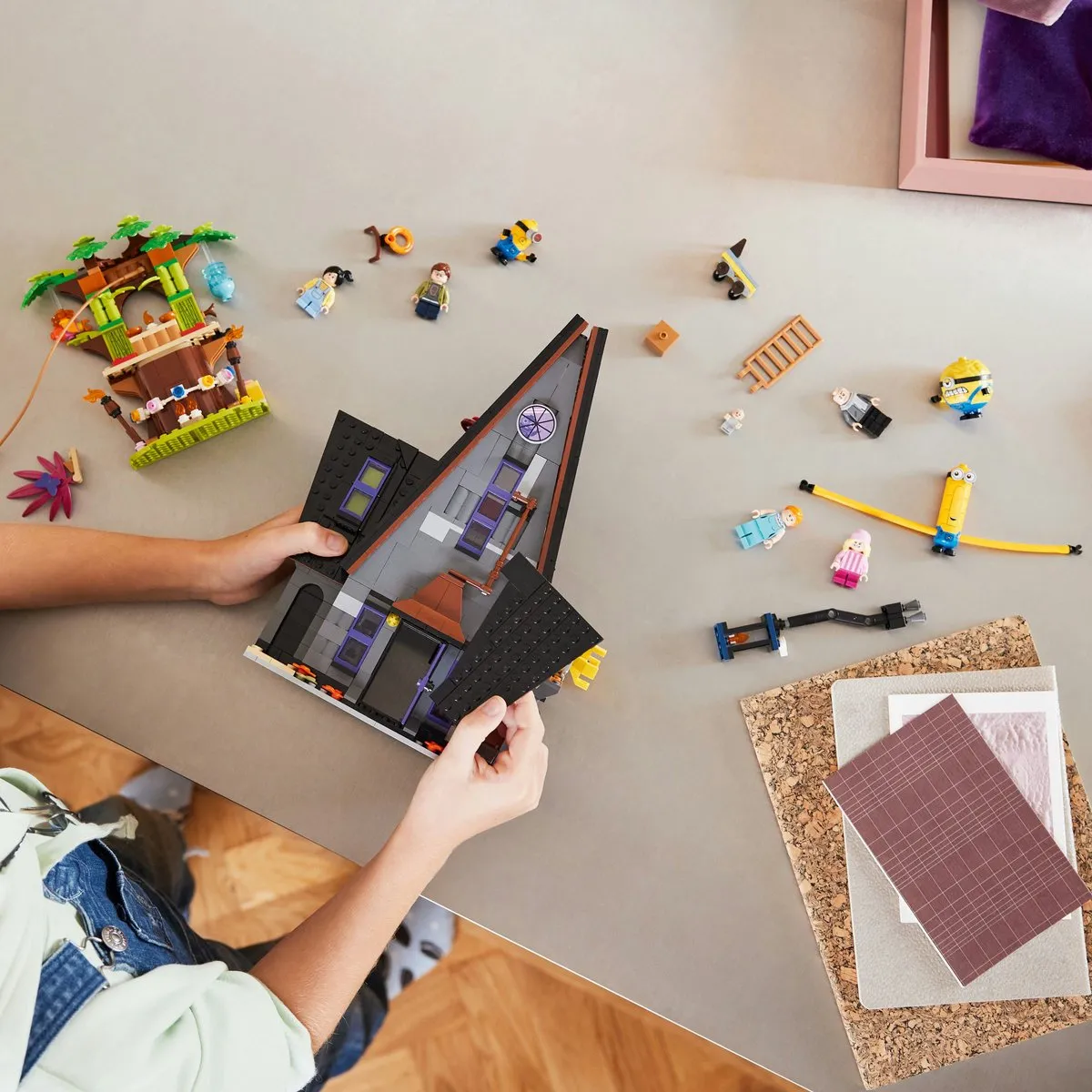 LEGO Despicable Me 4 Huis van de Minions 75583 - 868 Stukken