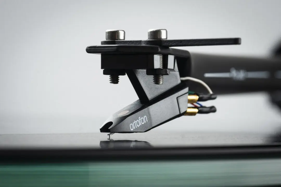 Pro-Ject T1 EVO Platenspeler - Walnoot