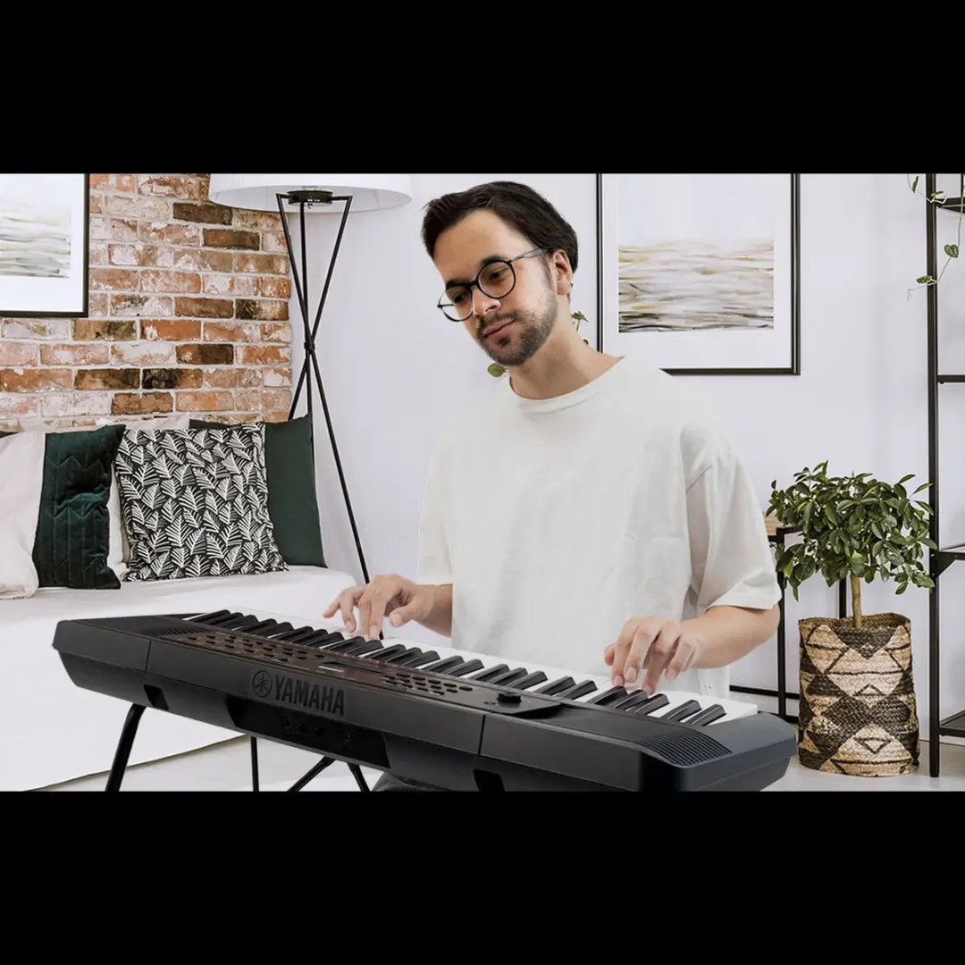Yamaha PSR-E283 Keyboard - 61 Toetsen - Zwart