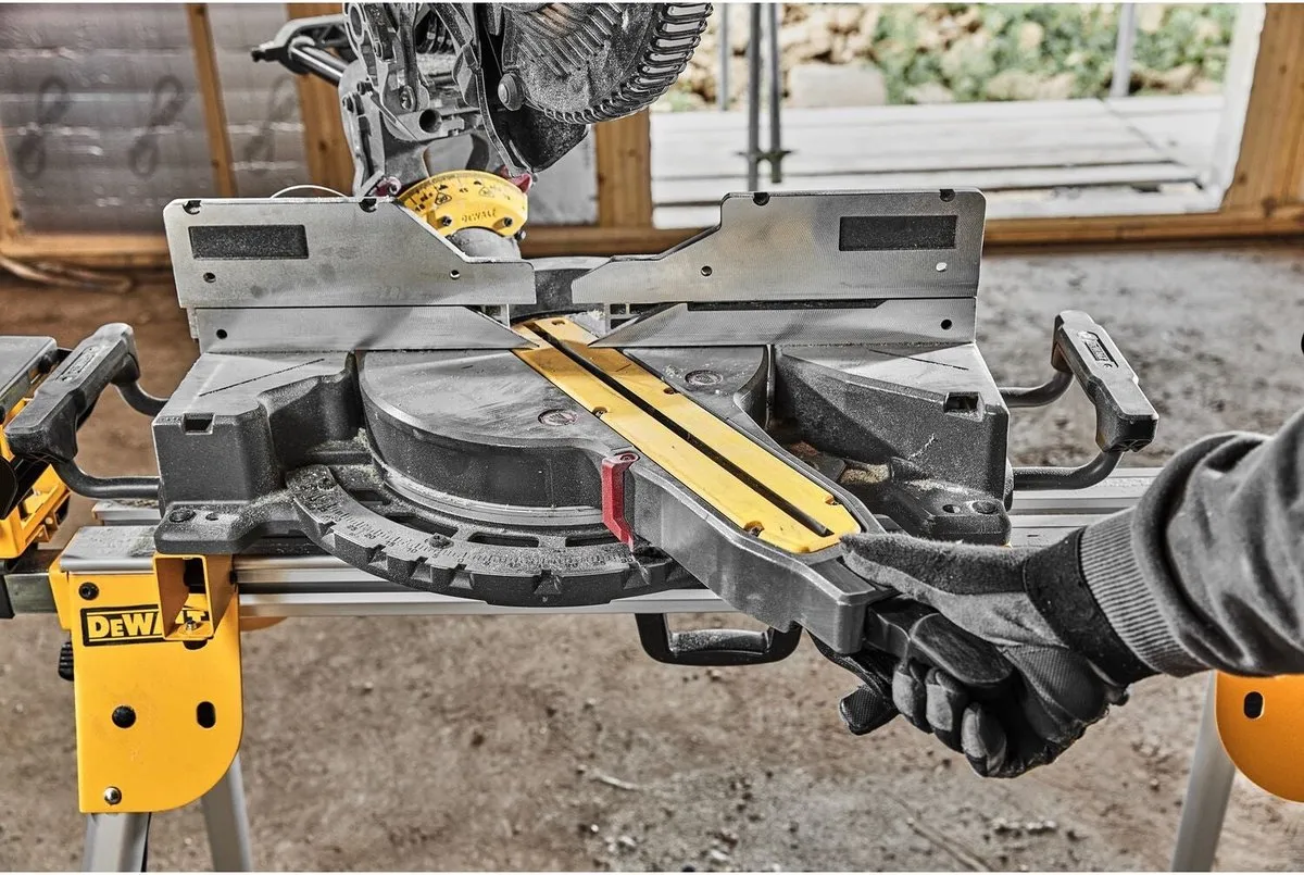 DeWalt DCS781N Accu Afkortzaag 305mm 54V XR FlexVolt - afbeelding 6 van 6