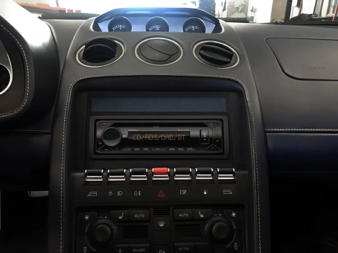 Caliber RCD238DAB Autoradio - 4x75W - Zwart
