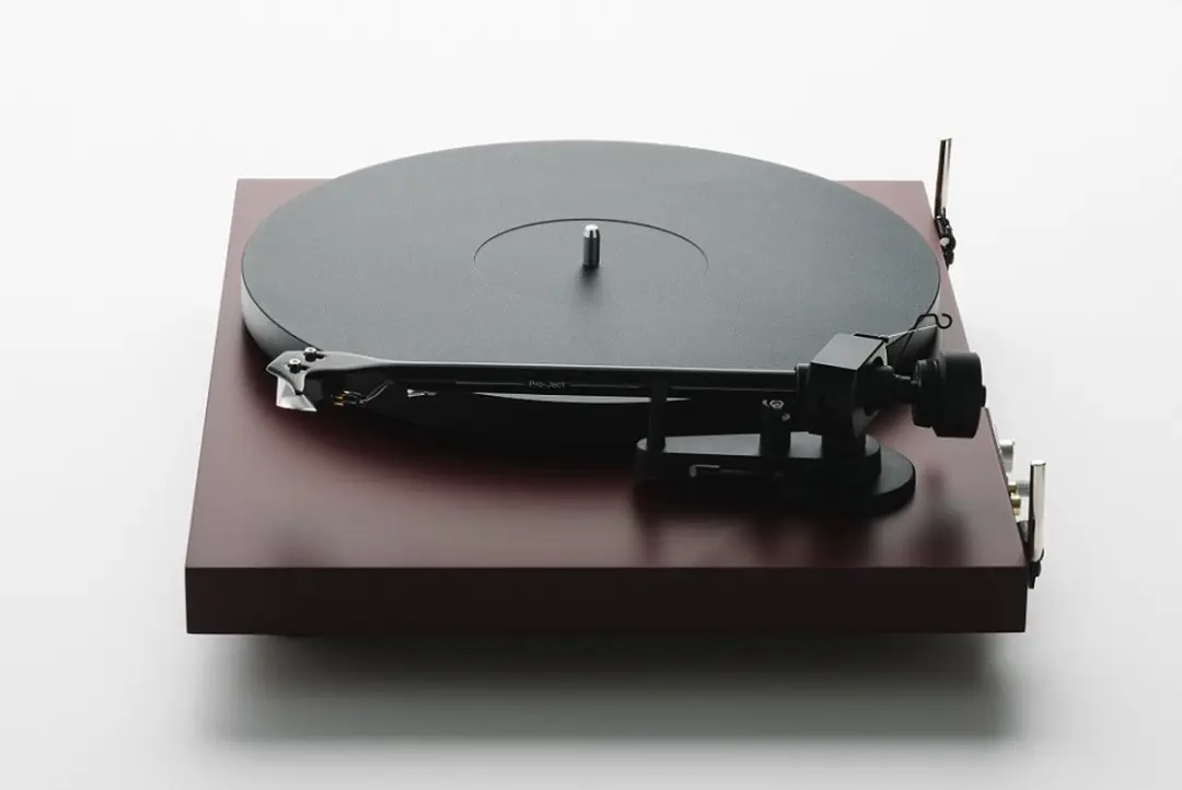 Pro-Ject Debut EVO 2 Platenspeler - Satin Wine Red