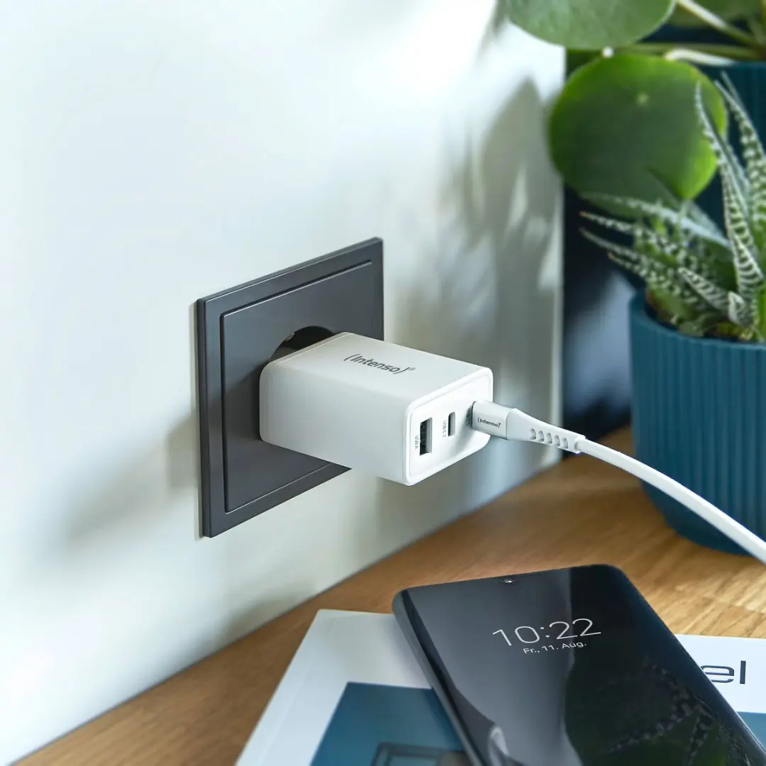 Intenso W65ACC 65W GaN USB-adapter - 2x USB-C 1x USB-A - Wit