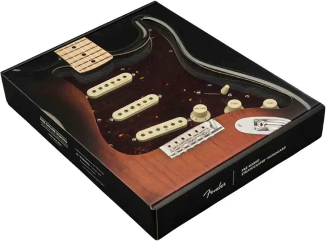 Fender Pre-Wired Strat Pickguard Vintage Noiseless SSS