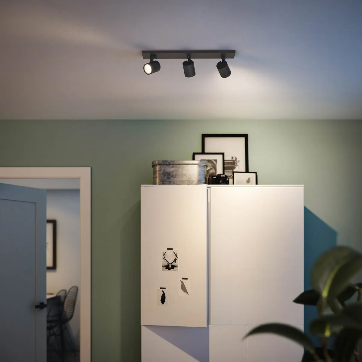 Philips Hue Runner Opbouwspot - 3x GU10 Warmwit - Incl. Dimmer Switch - Zwart