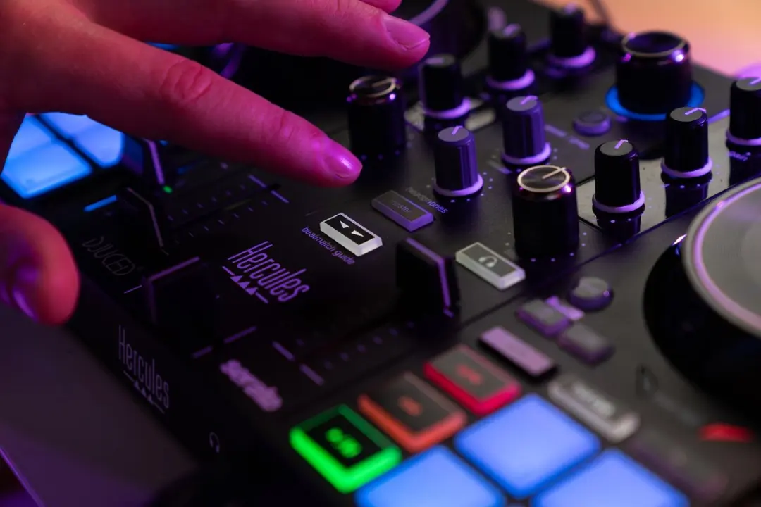 Hercules DJControl Inpulse 200 MK3 DJ-controller - 8 Pads - Zwart