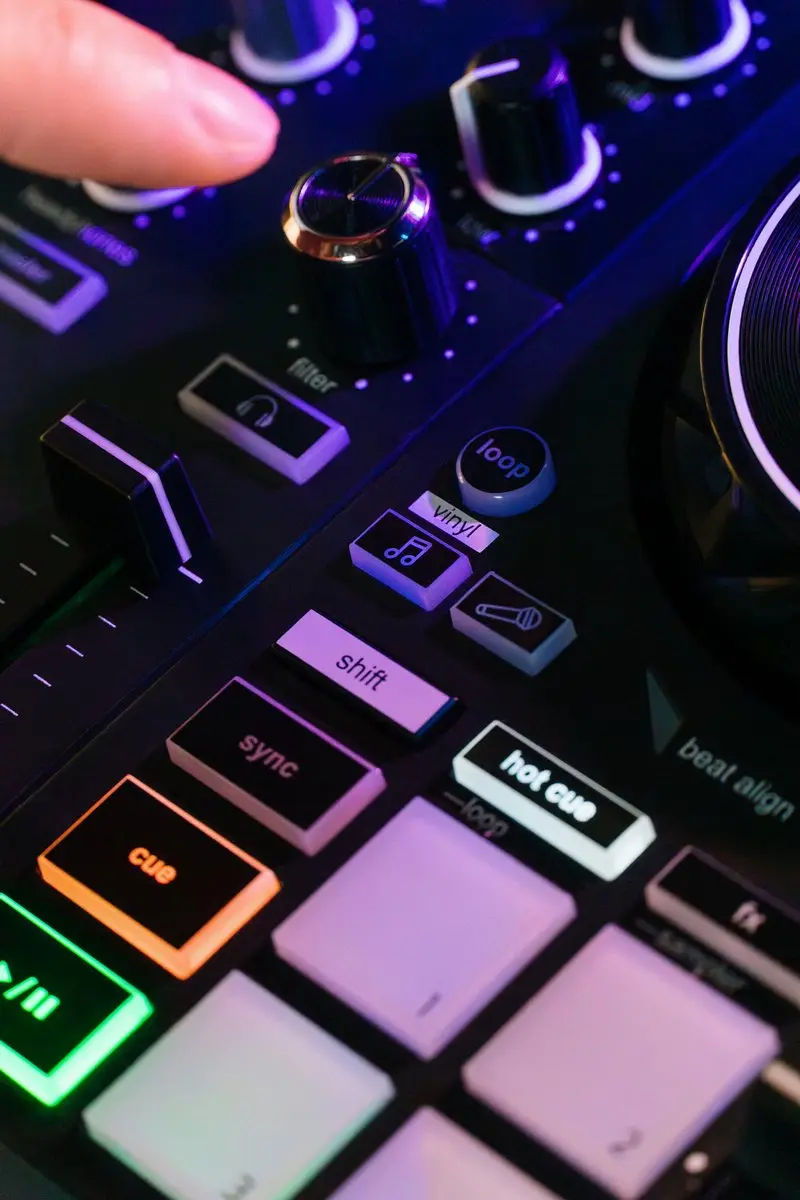 Hercules DJControl Inpulse 200 MK3 DJ-controller - 8 Pads - Zwart - afbeelding 6 van 6