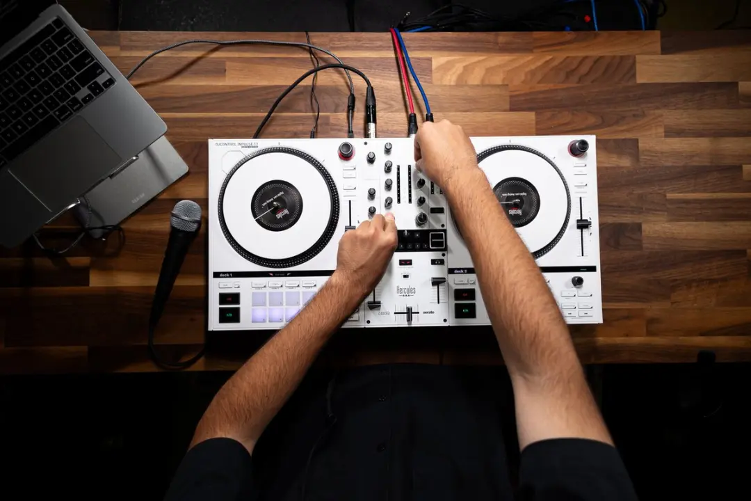 Hercules DJControl Inpulse T7 - Wit