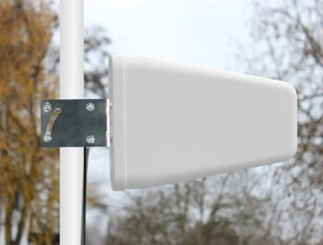 Delock LTE Antenne SMA 7-9dBi Directioneel - RG-58 5m Wit