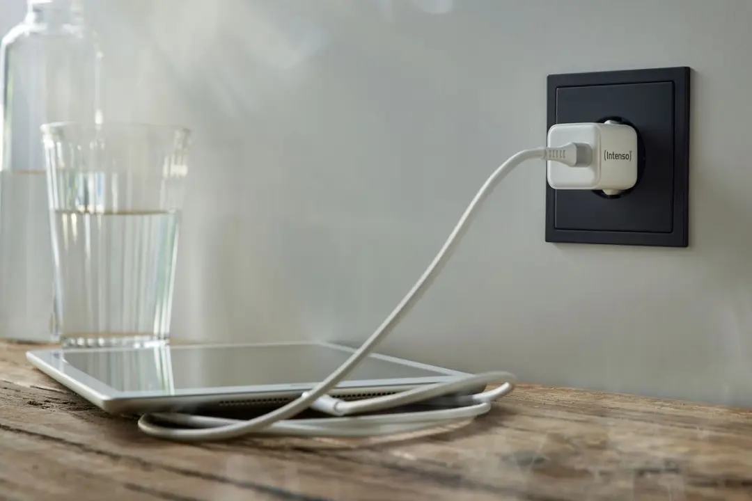 Intenso W30C 30W GaN USB-C Adapter - Wit