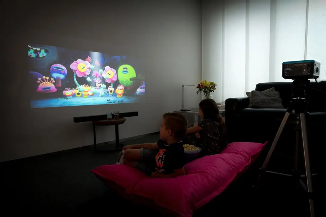 Lenco LPJ-500BU Mini Beamer - Full HD 1080P - Blauw-Zwart - afbeelding 6 van 6