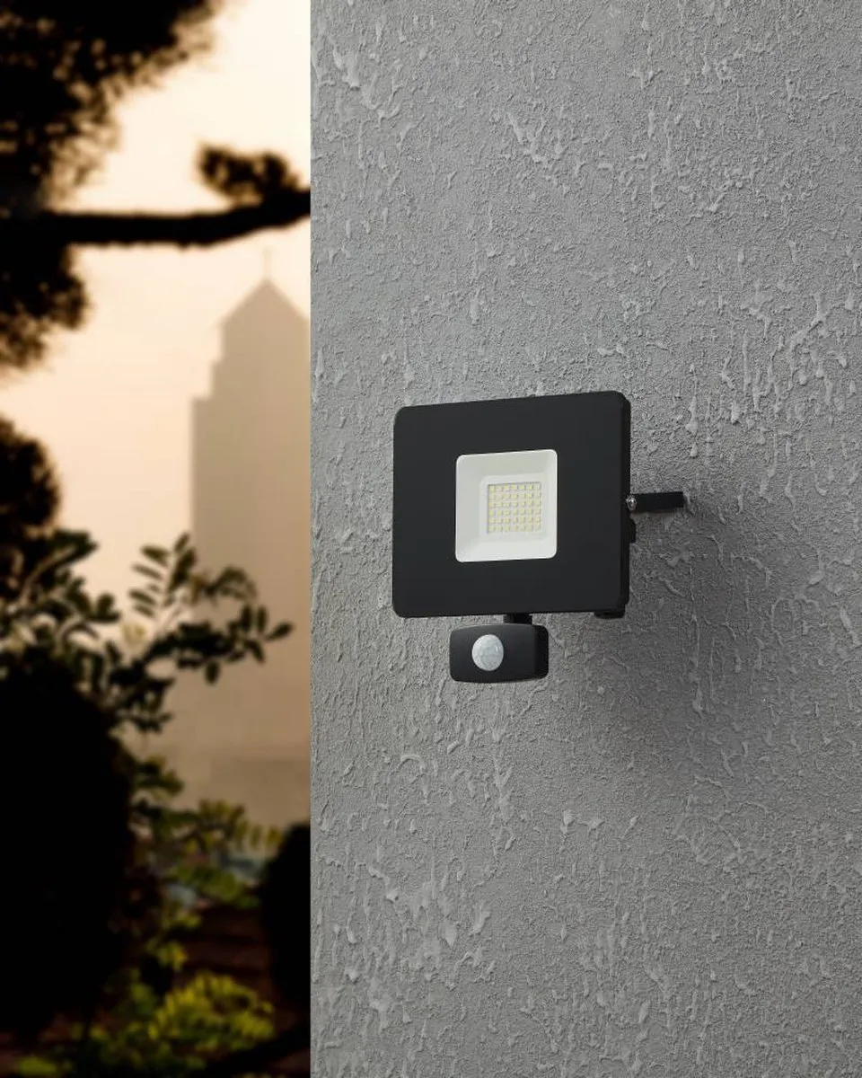 Eglo Faedo 3 Buiten Wandlamp Zwart - 5000K