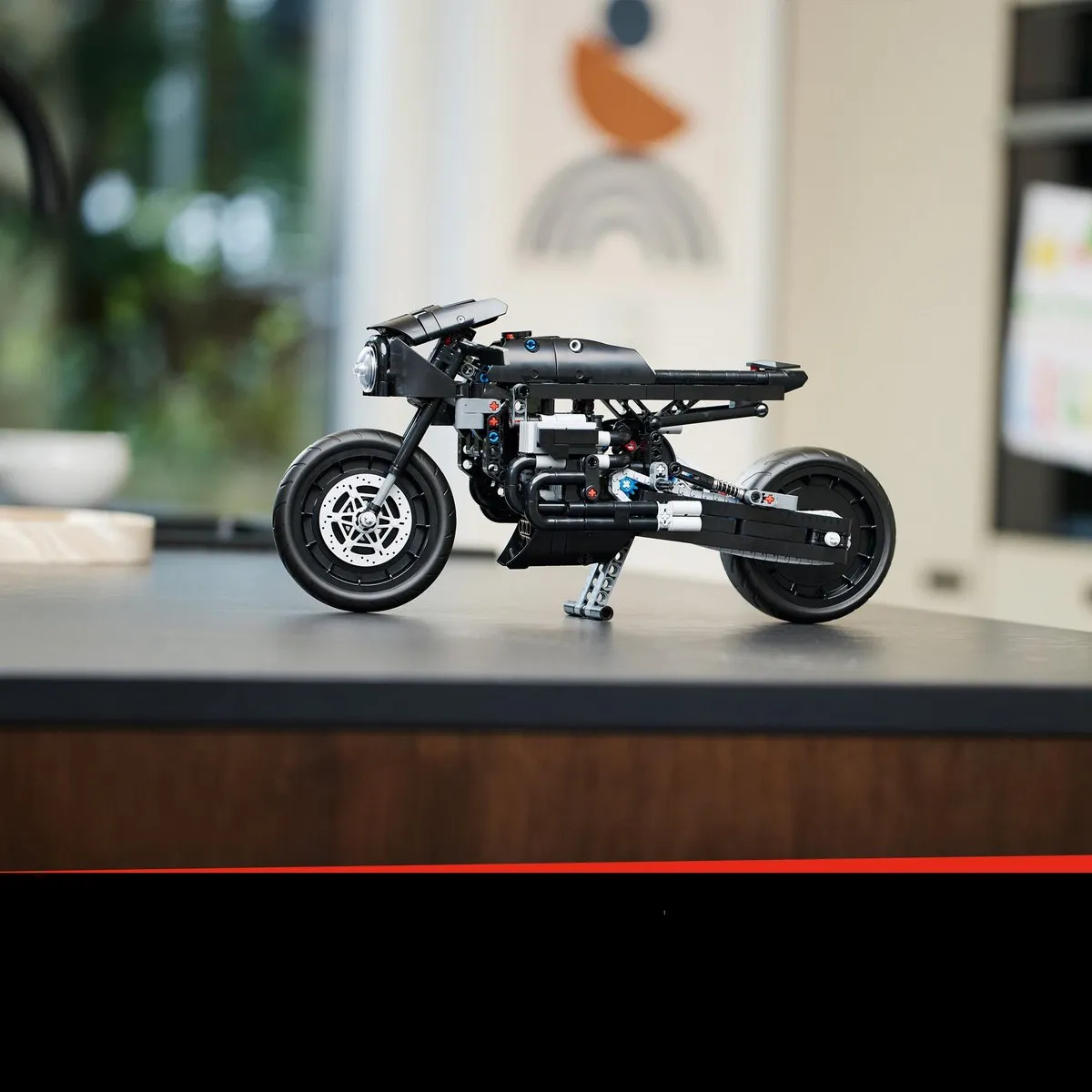 LEGO Technic The Batman-Batcycle 42155 Bouwkit - 641 Stukken - afbeelding 2 van 6
