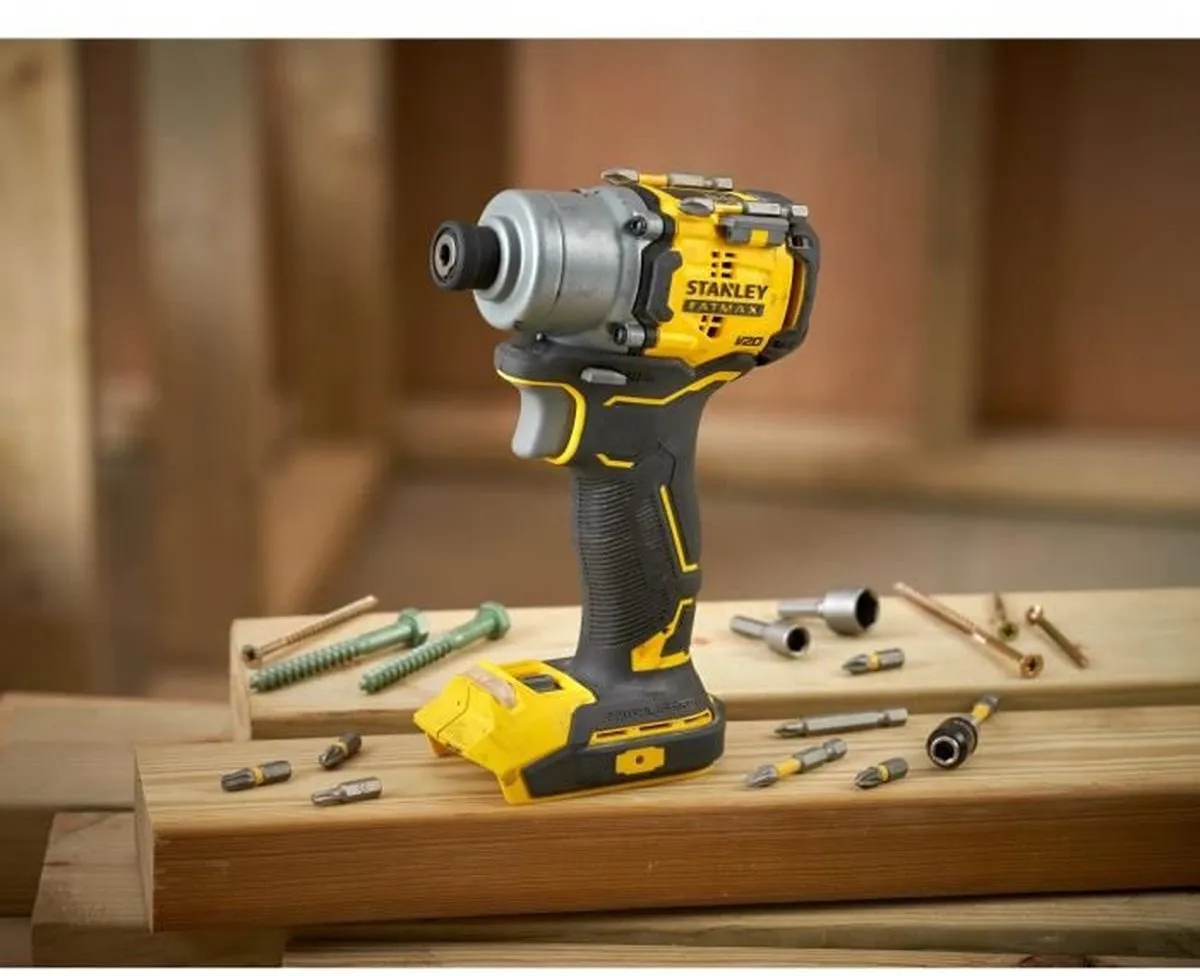 Stanley 18V ACCU Slagmoersleutel SFMCF830D2K-QW - 2x 2.0Ah
