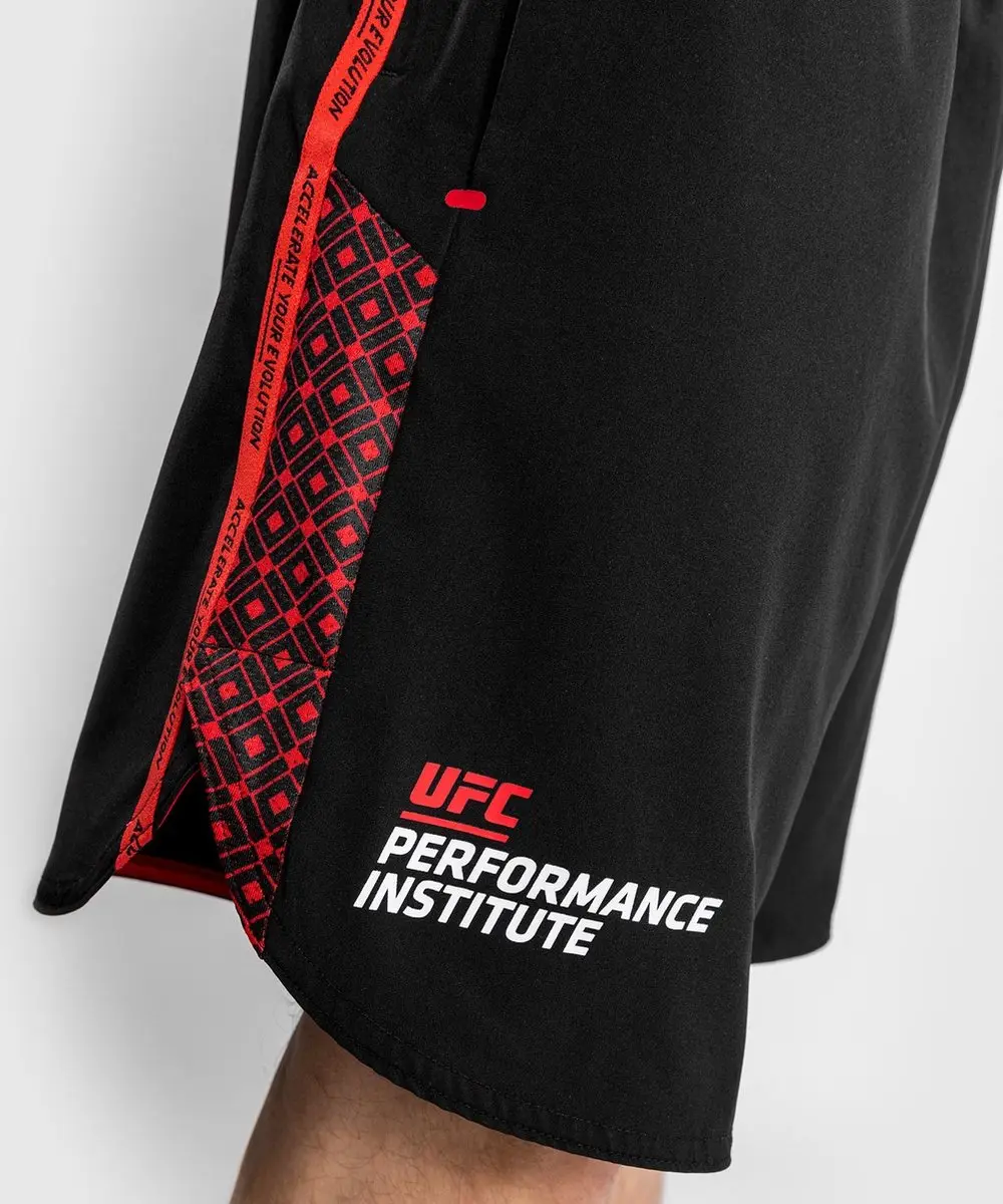 UFC Venum Performance Institute Trainingsshort - M - Zwart/Rood