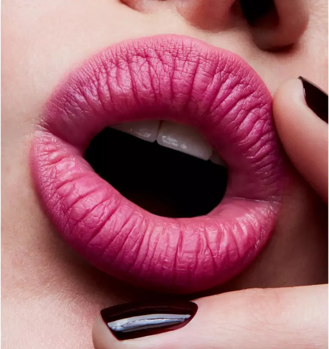 MAC Powder Kiss Velvet Punch Lipstick 3g - Zwart