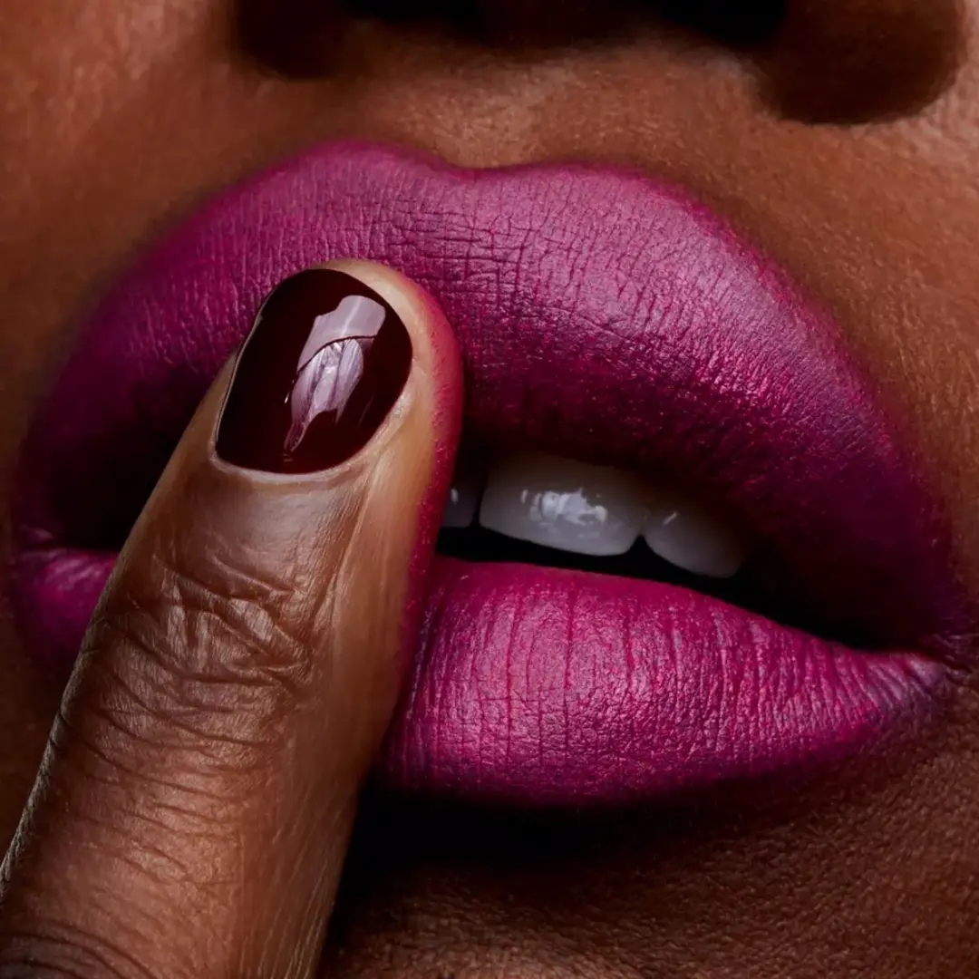 MAC Powder Kiss Velvet Punch Lipstick 3g - Zwart