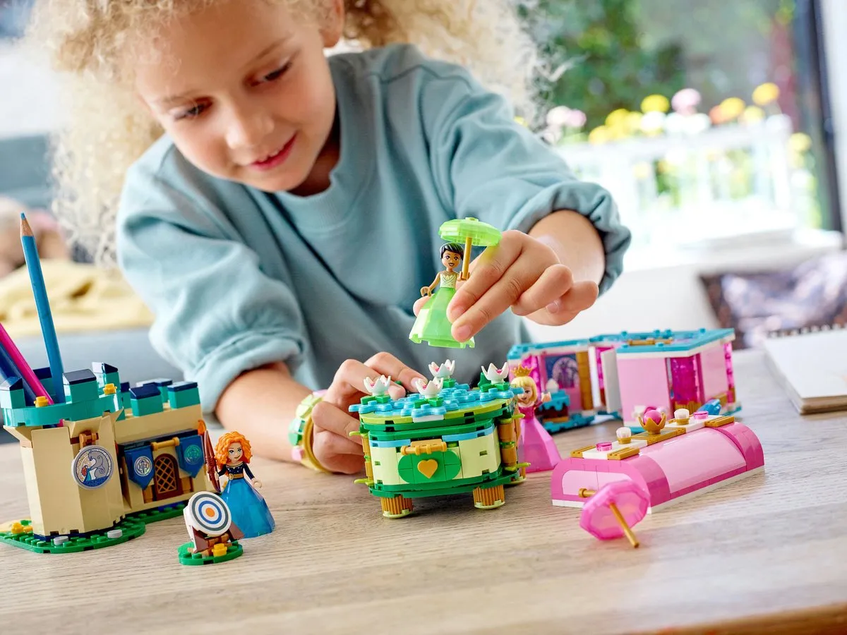 LEGO Disney Princess Aurora Merida Tiana Betoverde Creaties 43203 - 558 Stukken - Multikleur