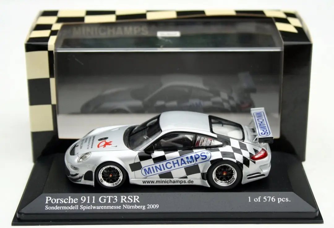 Porsche 911 GT3 RSR 1:43 Minichamps