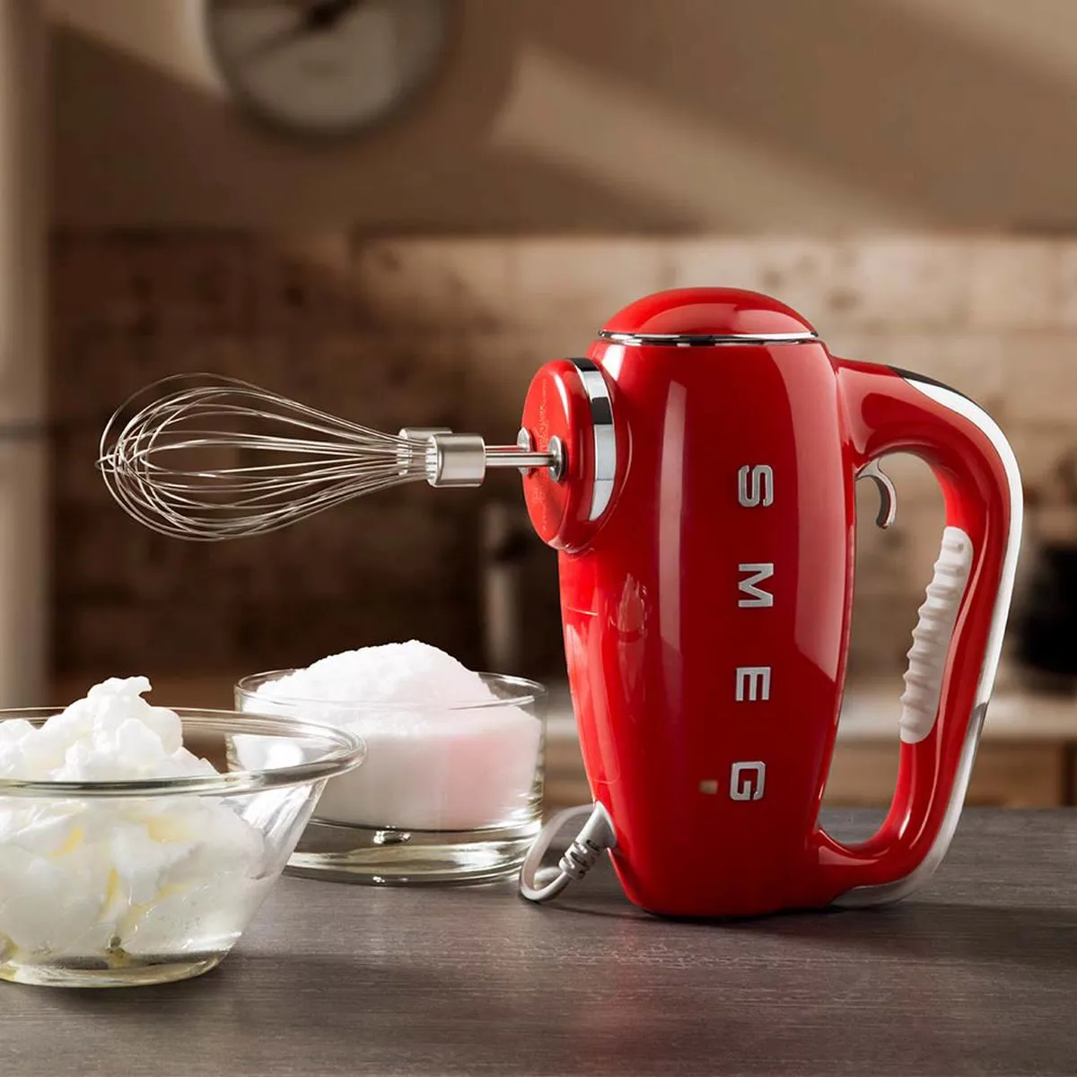 Smeg HMF01RDEU Handmixer - 250W - 9 Snelheden - Rood