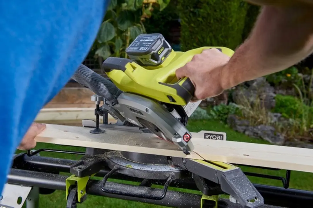 Ryobi ONE+ R18MS216-0 Accu Afkortzaag 18V - 216mm