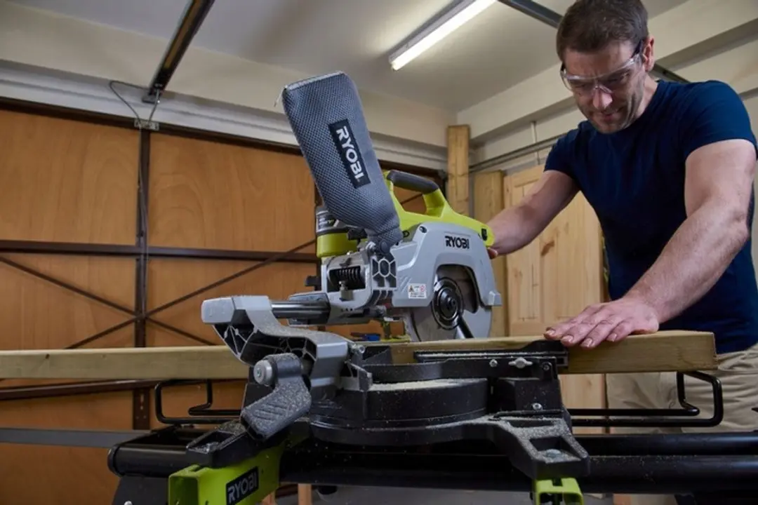 Ryobi ONE+ R18MS216-0 Accu Afkortzaag 18V - 216mm