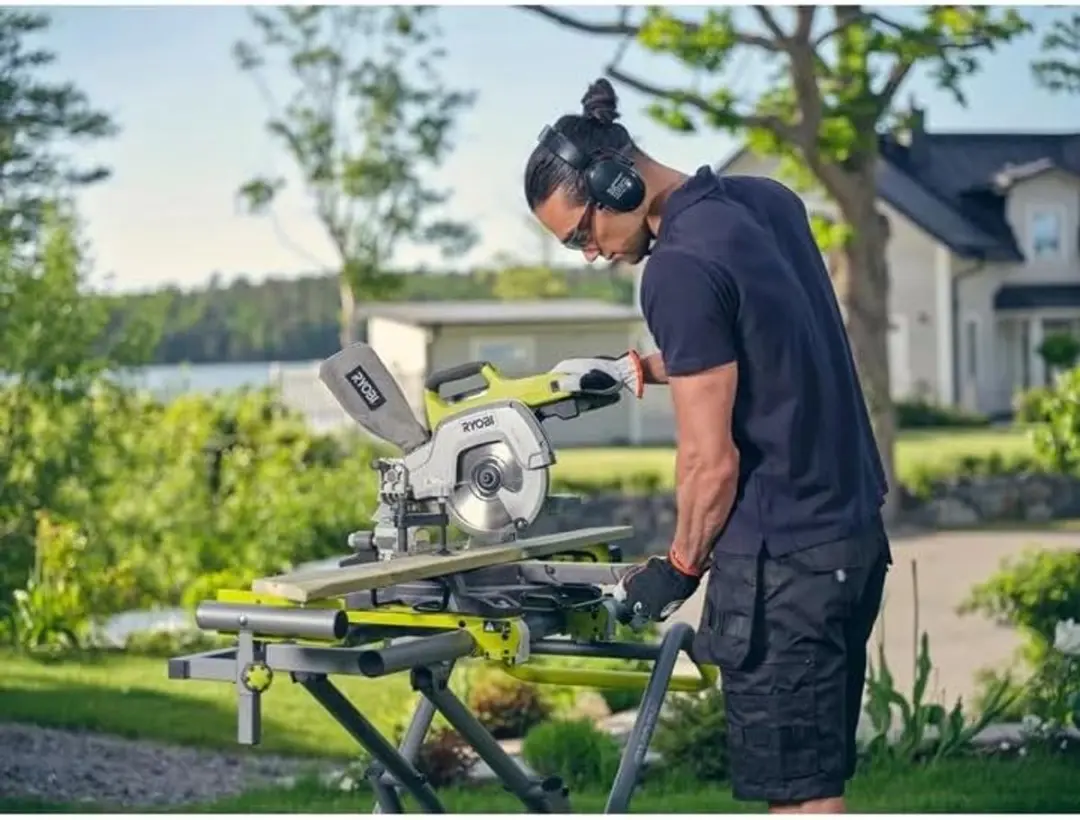 Ryobi ONE+ R18MS216-0 Accu Afkortzaag 18V - 216mm - afbeelding 6 van 6
