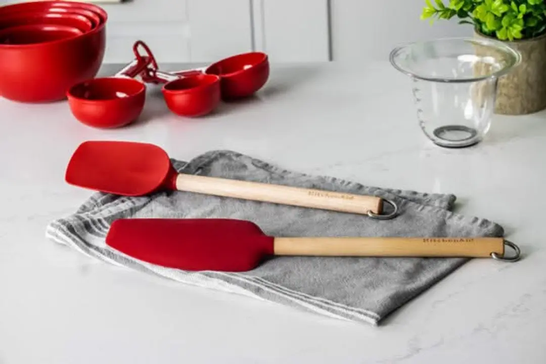 KitchenAid Pannenlikker Core 32cm - Keizerrood - afbeelding 5 van 6