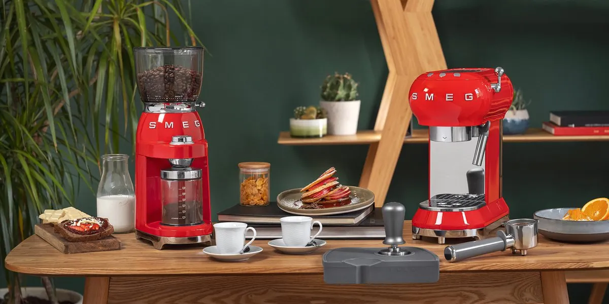 Smeg CGF11RDEU Elektrische Koffiemolen - Rood