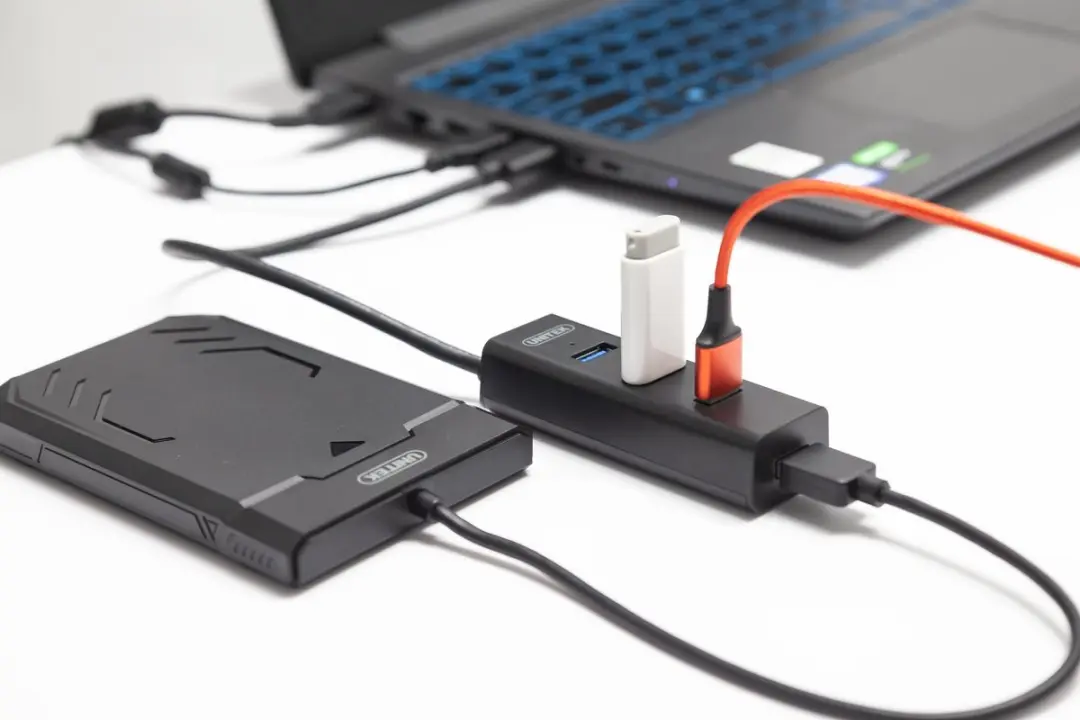 Unitek Y-Serie Y-3089 USB 3.0 Hub - 4 Poorten - Zwart