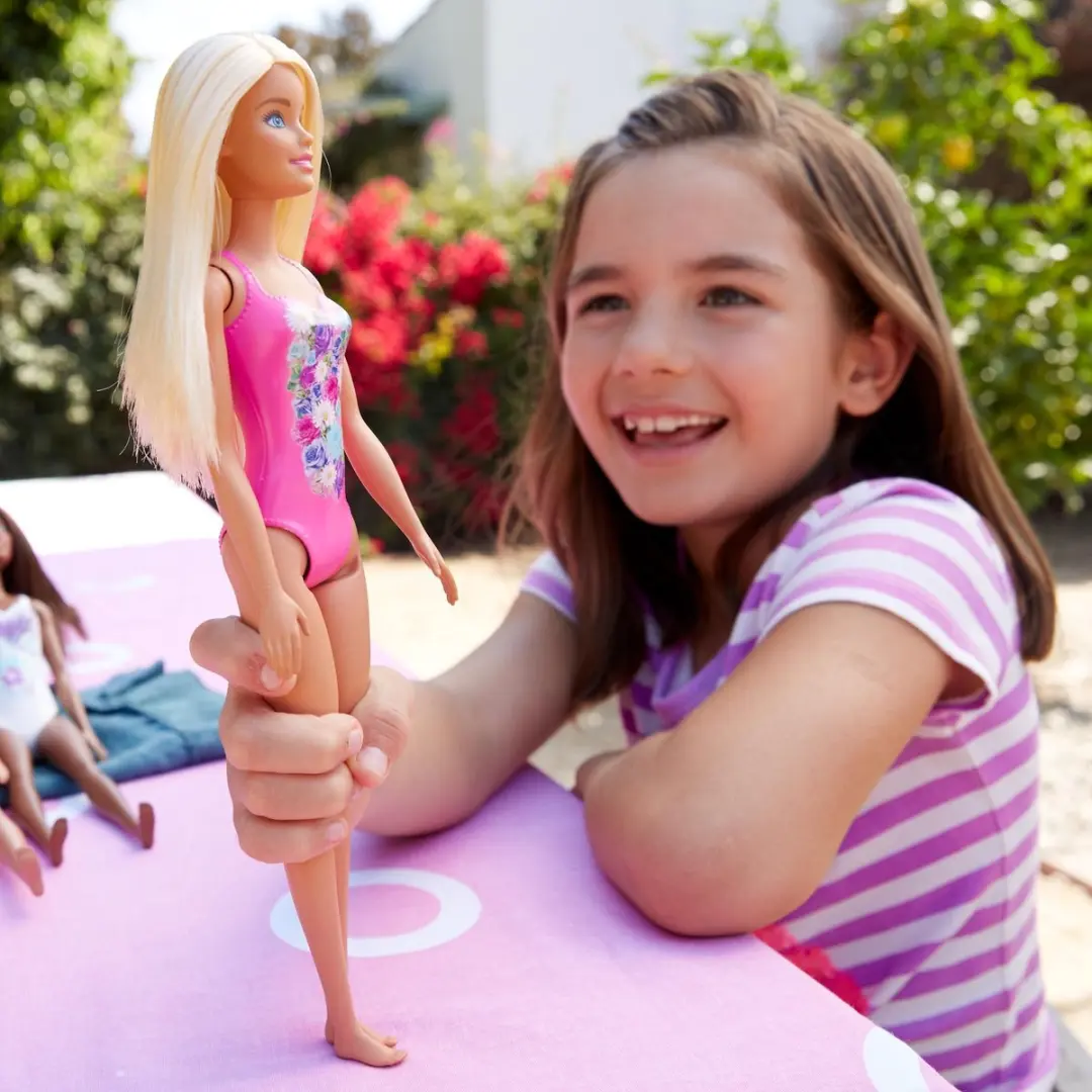 Barbie Strandpoppen - Roze badpak - Multi Color