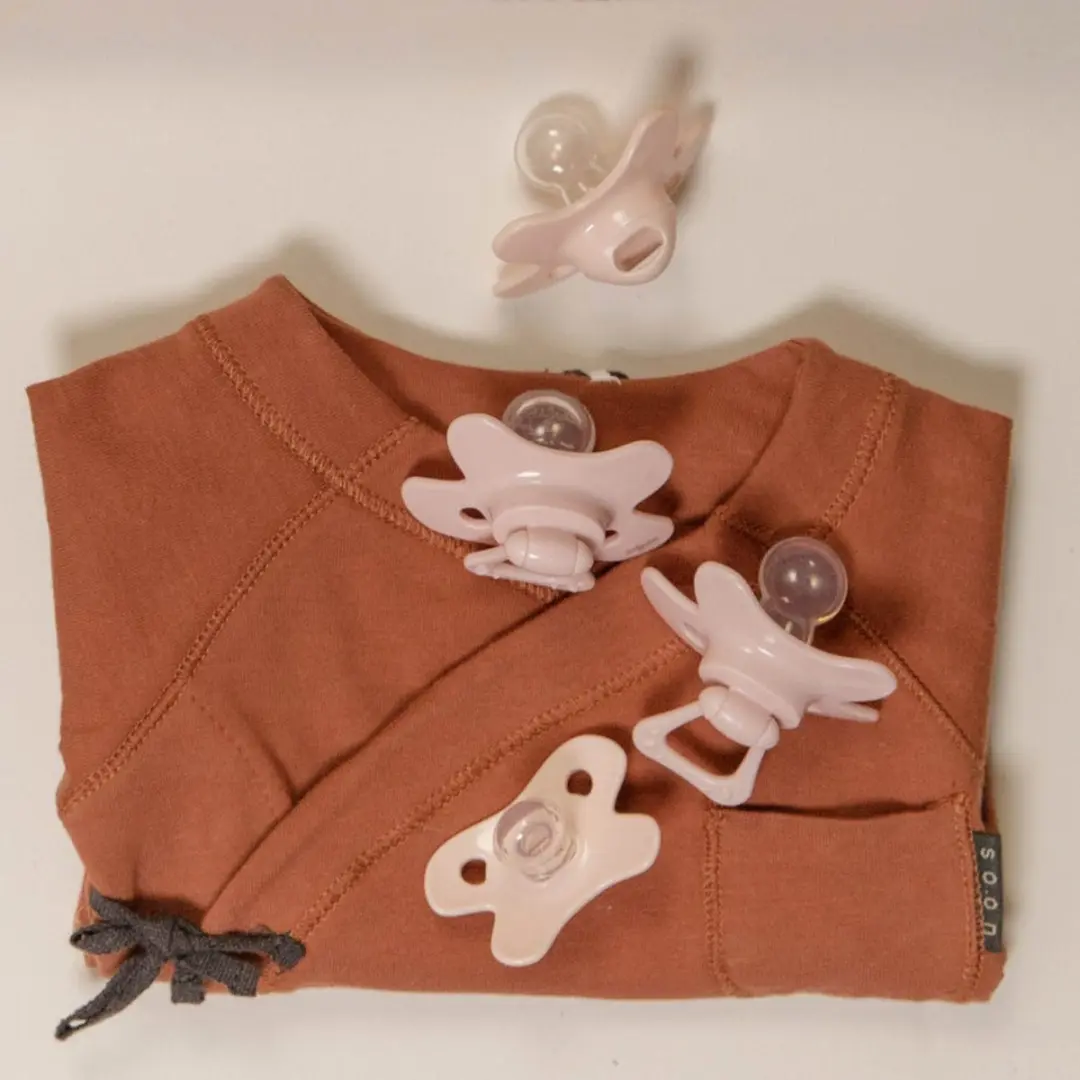 Difrax Natural Fopspeen Newborn Roze & Lichtroze - 2 Stuks - afbeelding 6 van 6