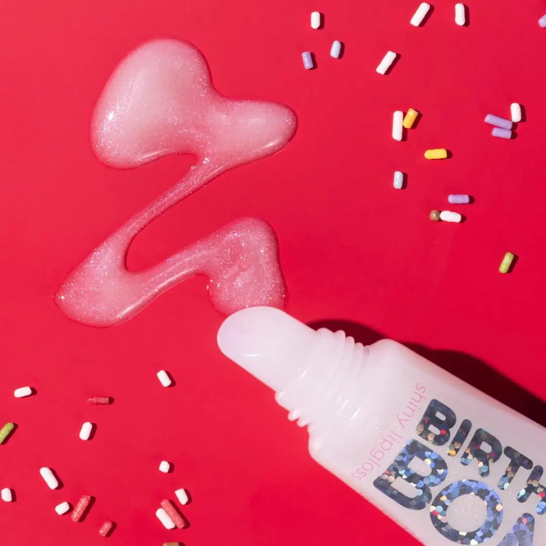 Essence Birthday Bomb Shiny Lipgloss 01 Cake My Day - 10ml