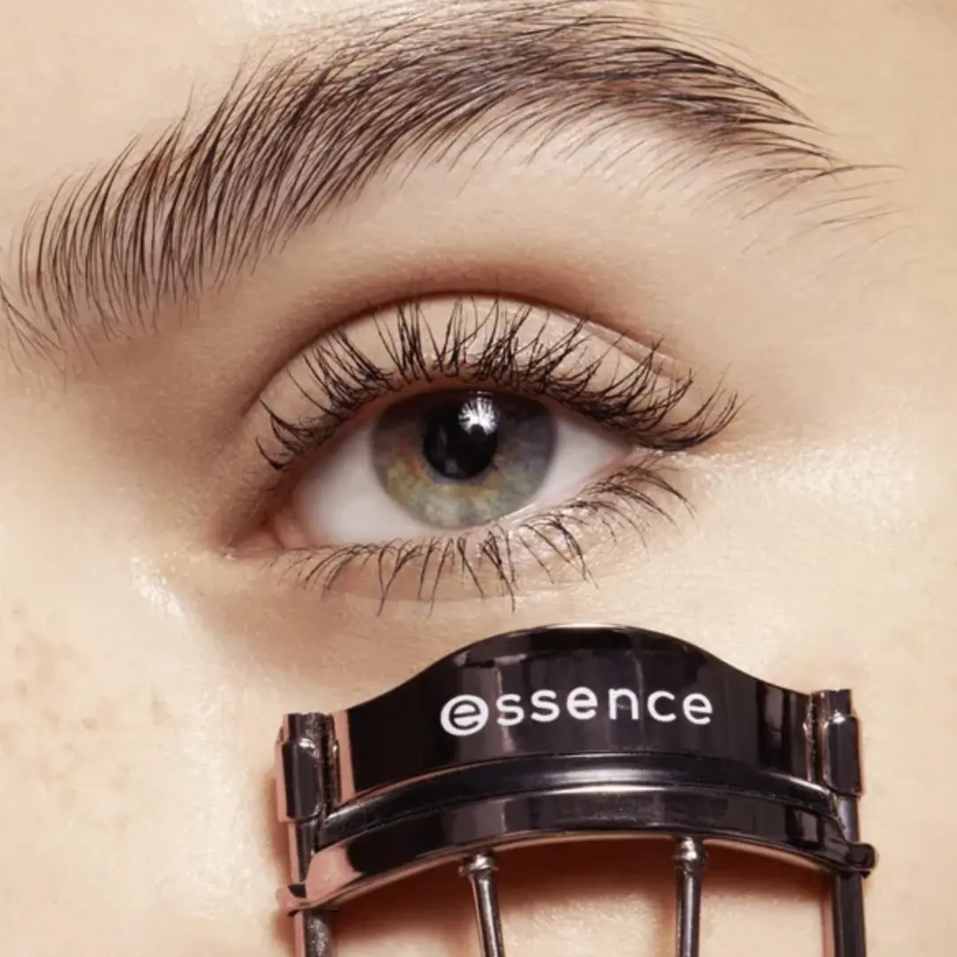 Essence Lash Curler 01