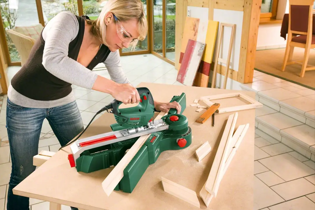 Bosch PST 700 E Decoupeerzaag - 500W