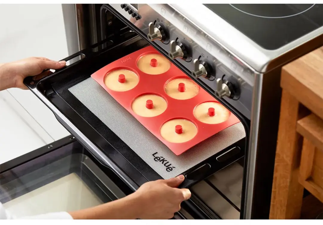 Lékué Bakvorm 6 Donuts/Bagels Siliconen - Rood - afbeelding 6 van 6