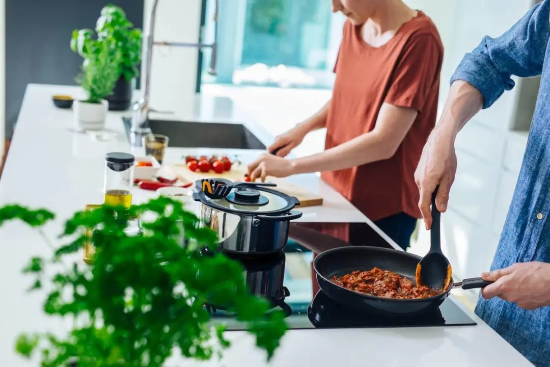 Fiskars Functionele Vorm Keukenlepel - Maatstreepjes - 1 Stuk