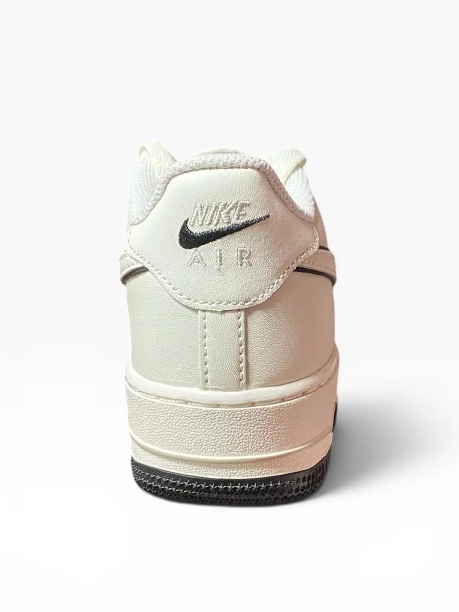 Nike Air Force 1 Unisex Sneakers - Gebroken Wit Maat 38.5