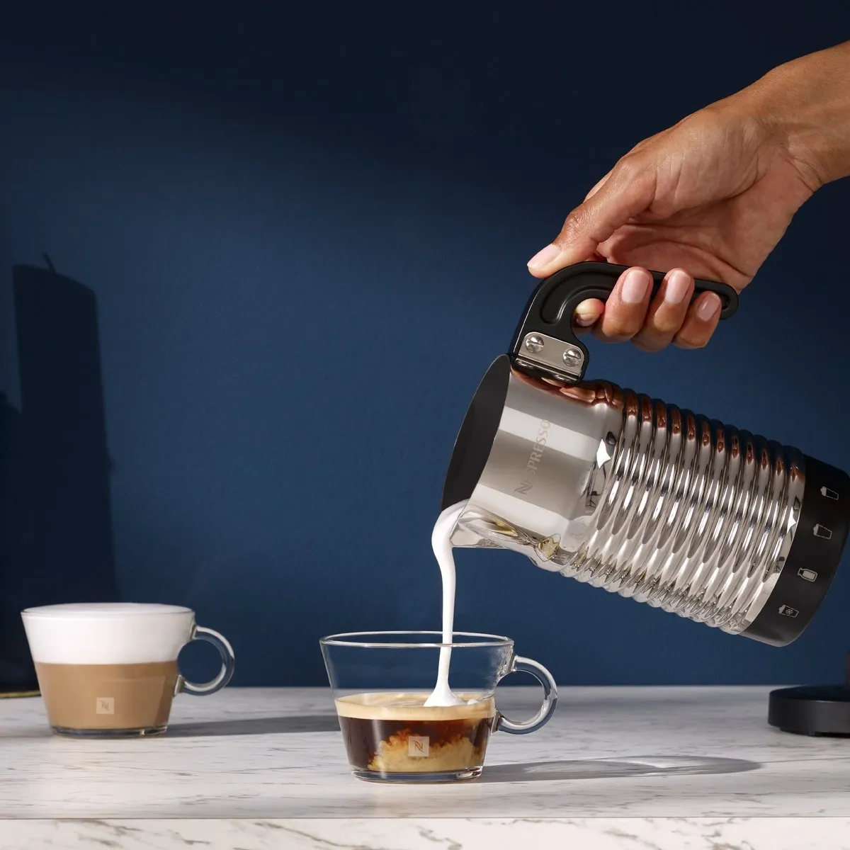 Nespresso Aeroccino 4 Melkopschuimer 240ml - 3 Snelheden - Zwart/Metallic