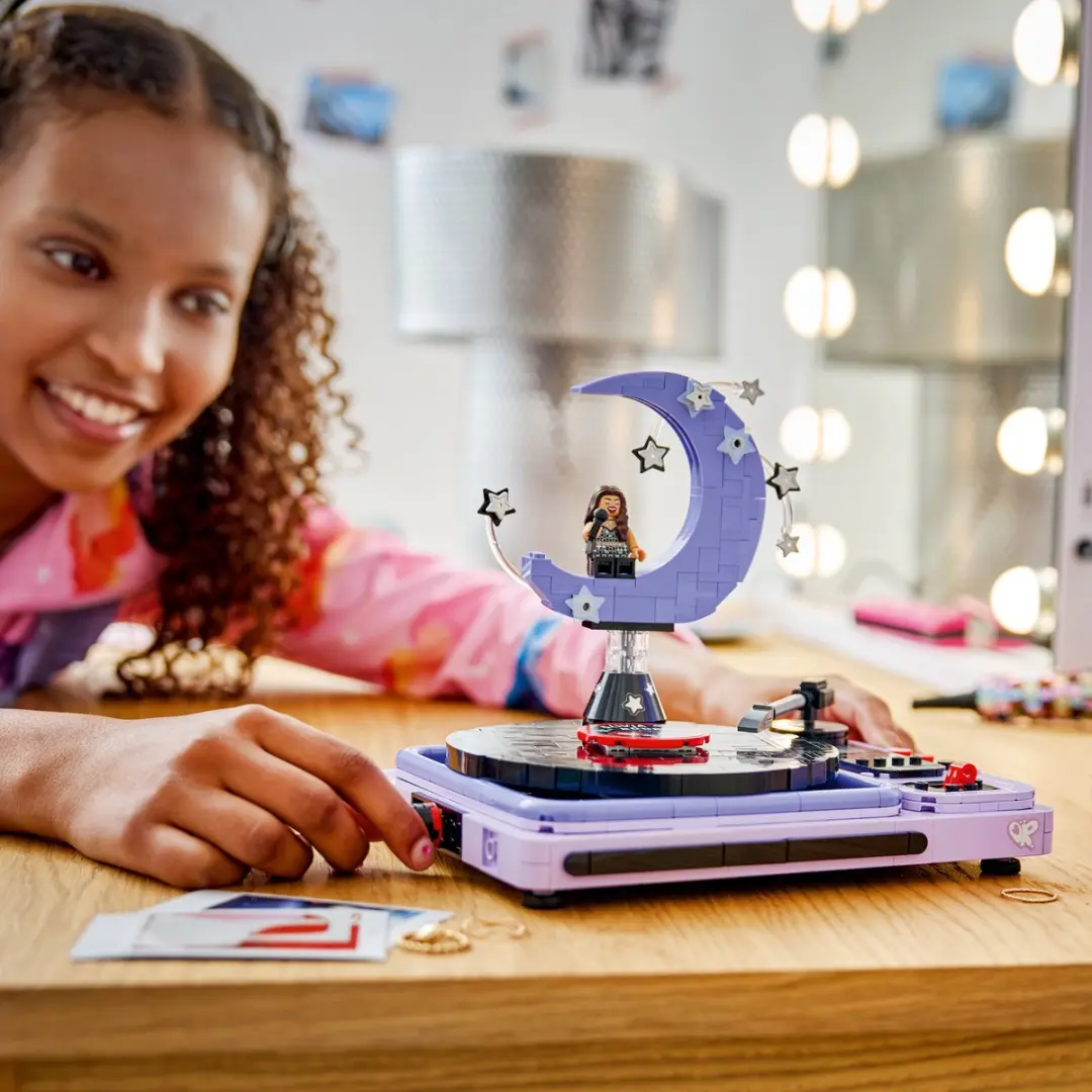 LEGO Olivia Rodrigo Concertmaan Bouwpakket 43029 - 670 Stukken - Multicolor
