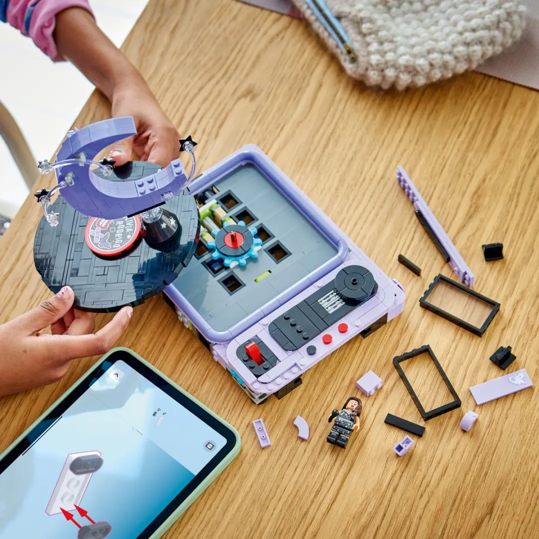 LEGO Olivia Rodrigo Concertmaan Bouwpakket 43029 - 670 Stukken - Multicolor