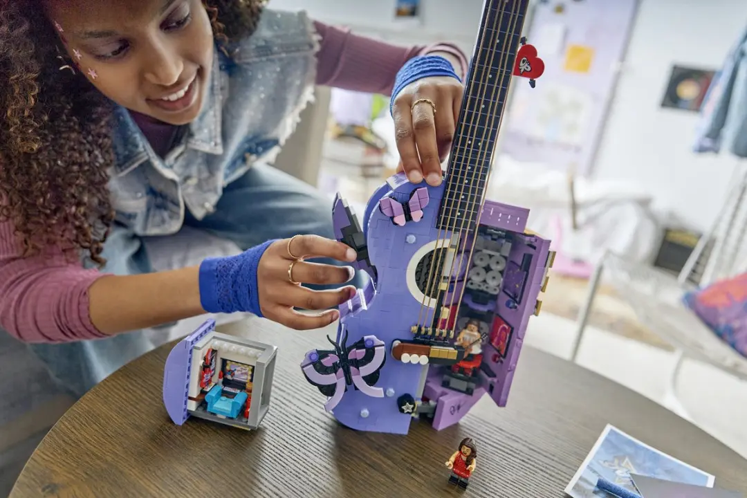 LEGO Olivia Rodrigo Dubbele Gitaar Bouwpakket 43031 - 12228 Stukken - Multicolor - afbeelding 6 van 6