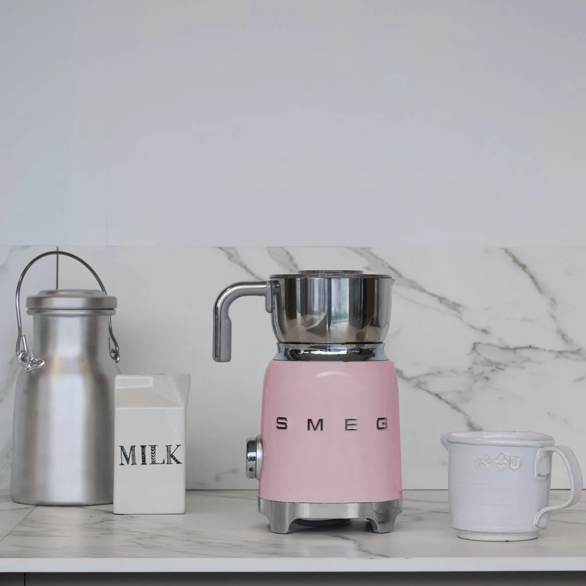 Smeg MFF11PKEU Melkopschuimer 600ml - Roze