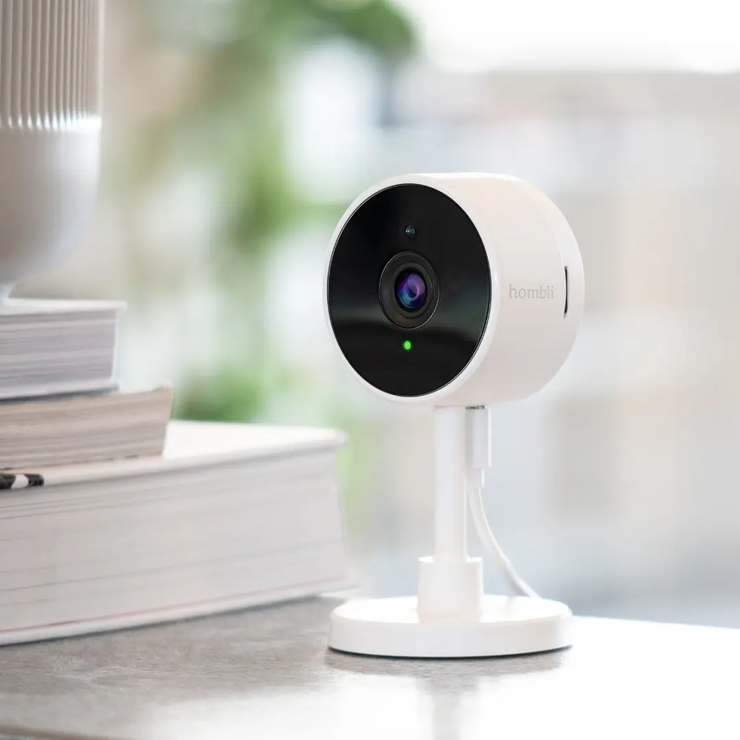 Hombli Smart Home Starterkit - Slimme Camera, Lamp & Stekker - Multicolor