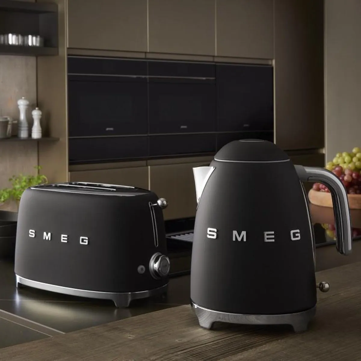 Smeg KLF03BLMEU Waterkoker 1,7L - Mat Zwart - afbeelding 6 van 6