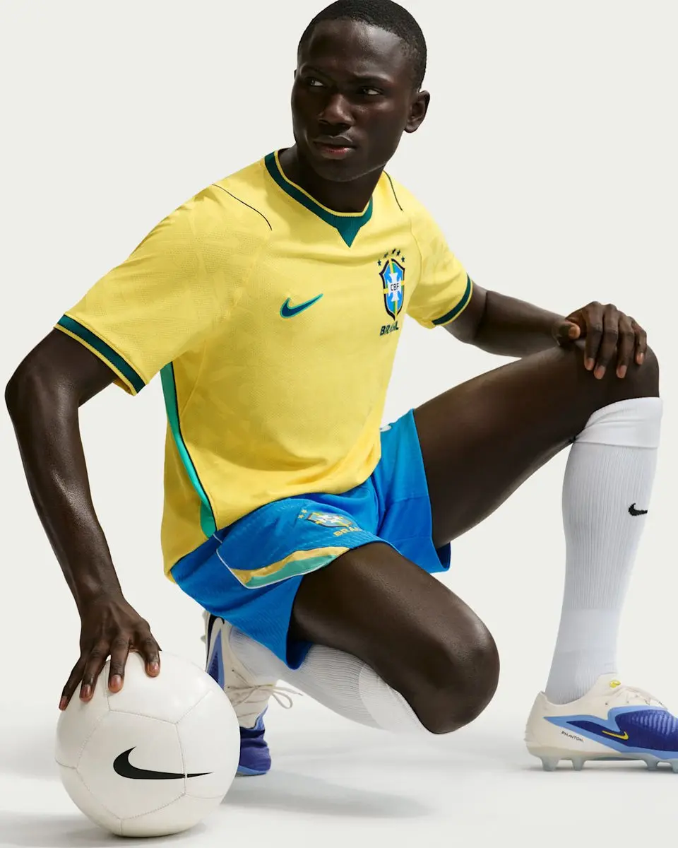 Nike Brazil National Team 2026 Voetbalshirt M - Geel