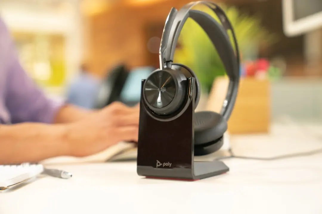 HP Poly Voyager Focus 2 76U46AA On-Ear Headset - Noise Cancelling - Zwart