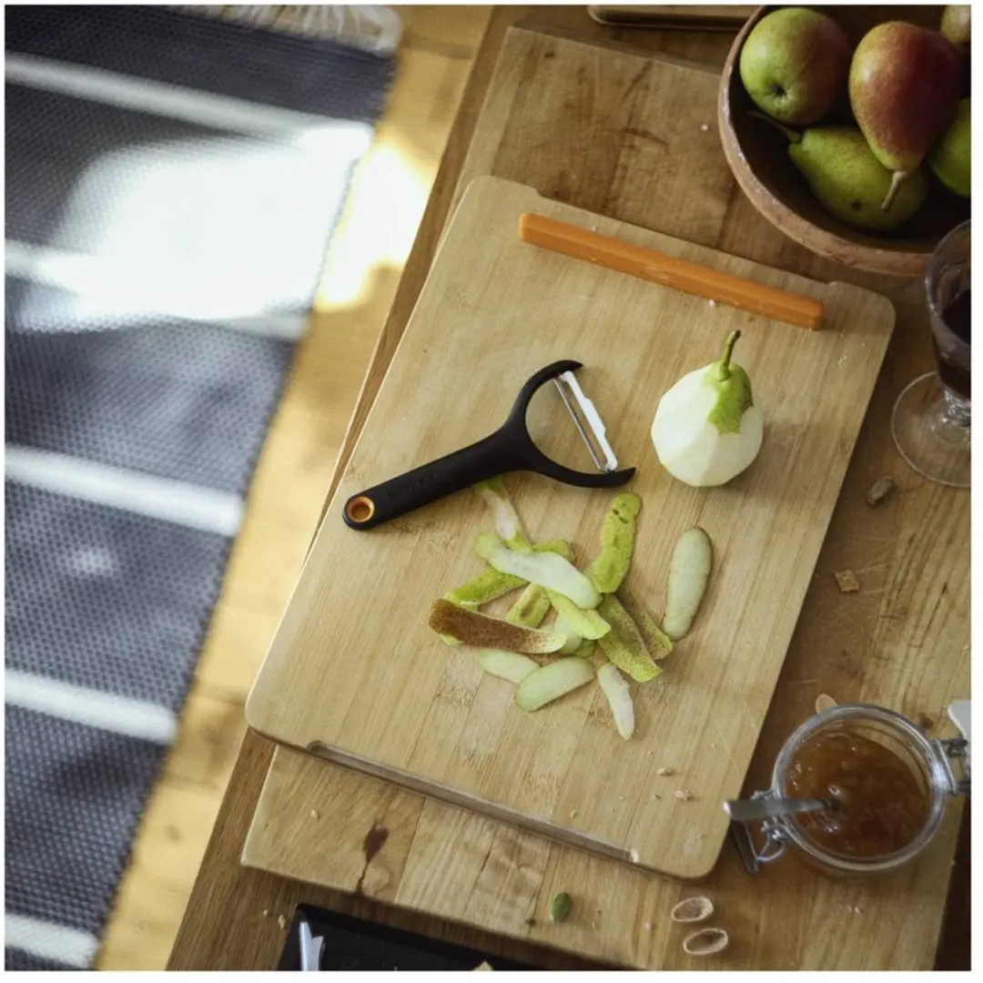 Fiskars 1079908 Groenteschillen - Zwenkbaar lemmet