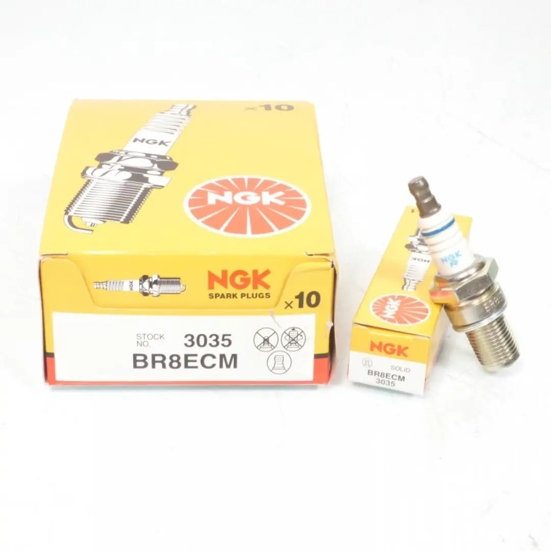NGK BR8ECM Bougie Moto Gas 50 - Wit